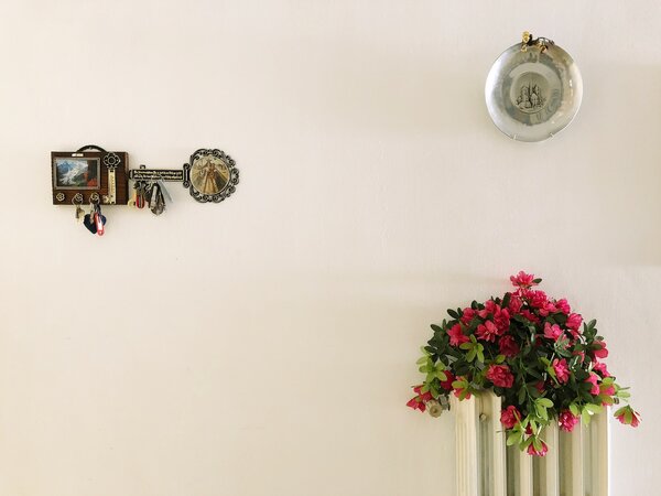 Fotografia dal progetto 'Pareti bianche' di Alessandro Pessina